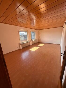 Foto - Großzügige 5-Zimmer-Wohnung mit Balkon in zentraler Lage