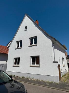 Foto - Einfamilienhaus mit großem Grundstück, Keller und zwei Garagen