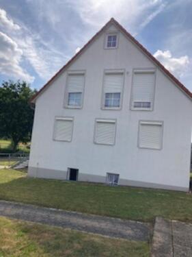 Foto - schönes Haus mit Garage in ruhiger Gegend