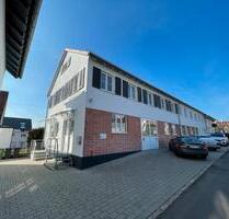 Halle 207 qm und Büro 108 qm mit 5 PKW-Stellplätzen - Sindelfingen