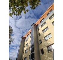 Bequem wohnen, modern leben! Jetzt Ihre neue 3-Raum-Wohnung ab 0526 mit Aufzug und Dusche sichern! - Glauchau