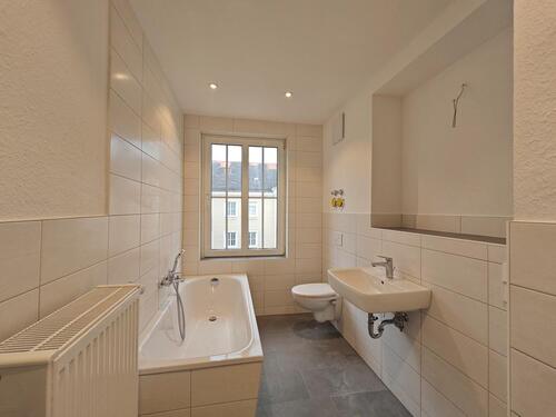 Foto - Drei Zimmer mit großem Balkon...!