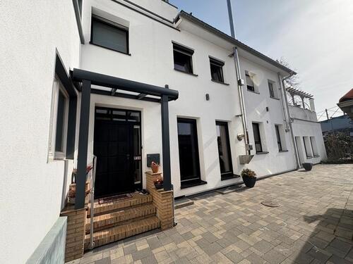 Foto - Anbauhäuschen auf zwei Etagen im Innenhof eines MfH mit Garten