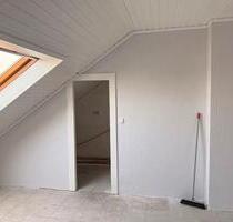 Renovierte, geräumige DG Wohnung - Oberhausen Biefang
