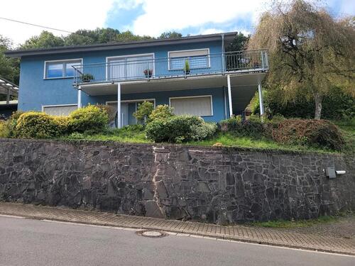 Foto - Freistehendes Einfamilienhaus auf großem Grundstück