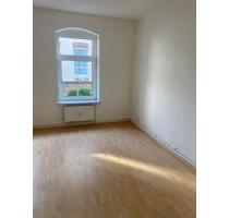 2-Zimmer-Wohnung mit Laminat, Tageslichtduschbad, EBK mgl. - Papendorf