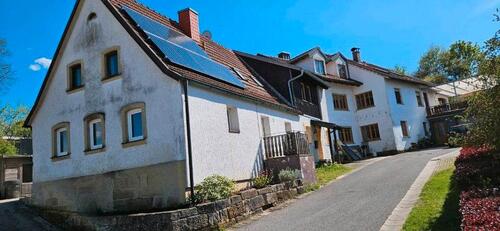 Foto - Einfamilienhaus mit PV-Anlage, großem Garten & Felsenkeller