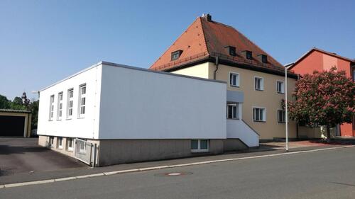 Foto - Wohn- und Geschäftshaus, Laderampe, Innenhof, Solaranlage