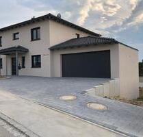 Exklusives Einfamilienhaus - 850.000,00&nbsp;EUR Kaufpreis, ca.&nbsp; 210,00&nbsp;m&sup2; in Buttenwiesen (PLZ: 86647)