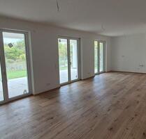 Erstbezug: 4-Zimmer Terrassenwohnung, Küche, 200m² Garten, 3 SP - Dudenhofen