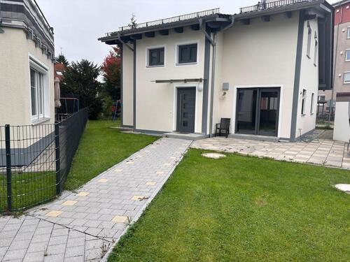 Foto - Hochwertiges Einfamilienhaus mit Terrasse und Garage in Neuburg