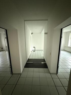 Foto - Großzügige 3-Zimmer Büroeinheit mit Fliesen und EBK in ruhiger Lage!