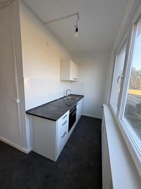 Foto - Sanierte 4-Raum-Wohnung mit neuer Einbauküche & Balkon – ideal für Familien oder WG – direkt an der Kaserne in Viereck