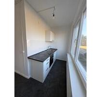 Sanierte 4-Raum-Wohnung mit neuer Einbauküche & Balkon – ideal für Familien oder WG – direkt an der Kaserne in Viereck - Pasewalk