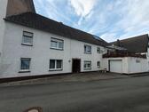 Foto - großes Wohnhaus, Haus, mit Garagen, provisionsfrei
