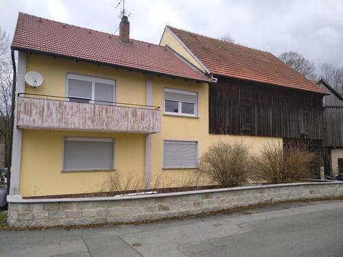 Foto - Einfamilienhaus mit Scheune und Felsenkeller in Hollfeld