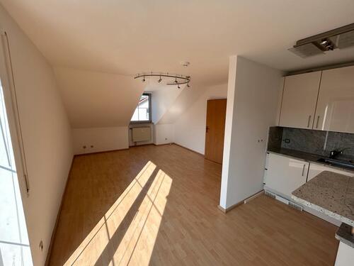 Foto - Helle 2-Zimmer DG Wohnung mit Balkon, EBK und TG-Stellplatz