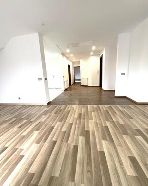 Foto - 4,5 ZIMMERWOHNUNG – TOP renoviert, 2 Bäder, Weitblick und BESTE Lage