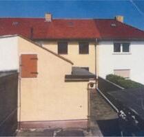 Freundliches Reihenhaus mit großzügigem Grundstück - Lauchhammer