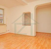 Charmante 2,5-Raum-Etagenwohnung mit Balkon und Einbauküche in zentraler Lage von Kahla