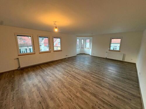 Foto - Frisch renovierte 4-Zimmer-Wohnung (127 m²) in zentraler Lage