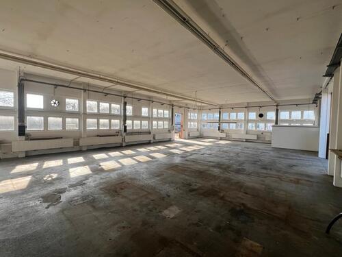 Foto - Vielseitige 403 m² Halle mit Büro & Lager – Top A9-Lage Vockerode