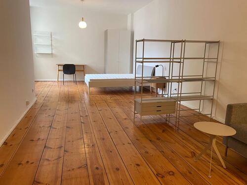 Foto - Einziehen und wohlfühlen! Repräsentatives, saniertes Altbauwohnhaus mit Innenhöfen und altbautypischen Treppenhäusern. Die Wohnungen werden zentral beheizt. Die Möblierung im minimalistischen...