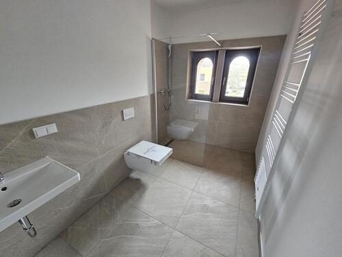 Foto - Wohnen im Denkmal - 2 Zimmer, Balkon, Parkett, modernes Bad, Fußbodenheizung & Stellplatz