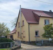 Gepflegtes Einfamilienhaus (DHH) mit schönem Garten Nebengelass - Nünchritz