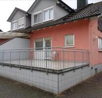 2 12 Zimmer Hochparterre Wohnung in Neunkirchen