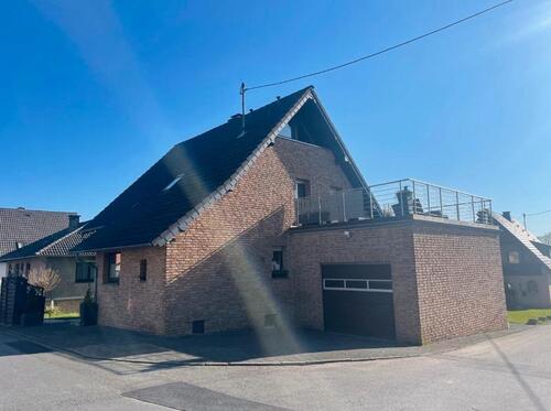 Foto - Freistehendes EFH 2 Garagen, 2 Terrassen, DG Studio