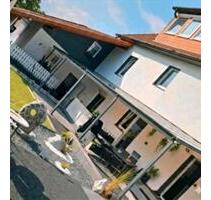 Kernsaniert: Wohnen auf versetzten Ebenen – Pool & 3 Garagen - Calden