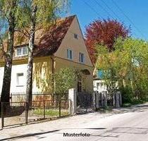 Zwei- Dreifamilienhaus - 380.000,00&nbsp;EUR Kaufpreis, ca.&nbsp; 235,00&nbsp;m&sup2; in Wabern (PLZ: 34590)