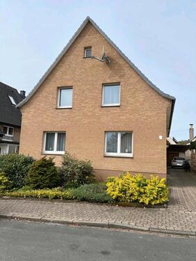 Foto - Großes Einfamilienhaus mit Einliegerwohnung