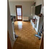 Helle 3-Zimmer-Wohnung mit Balkon, Wintergarten & Kamin - Helsa