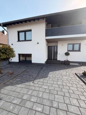 Foto - Modernes Einfamilienhaus mit Galerie und Bad en Suite