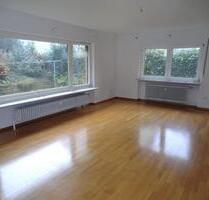 Ländliche 4,5 Zimmer Erdgeschoss Wohnung mit Terrasse, Garten und Garage - Friesenheim