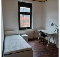 Möbeliertes Zimmer in Mädchen WG mitte Duisburg und Düsseldorf
