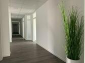 Foto - Moderner heller Büroraum mit All-Inkl.-Service im Business-Center