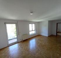 2-Zimmer Wohnung mit Balkon zum begrünten Innenhof am Mannichswalder Platz, mit Fahrstuhl, ab sofort - Crimmitschau