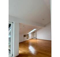 Helle und ruhige Dachgeschosswohnung in München-Taufkirchen