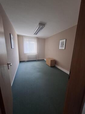 Foto - 280 € WARM Kosmetikstudio, Büro oder Ähnliches