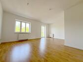 Foto - Familienwohnung mit großem Wohnbereich und Balkon - auch WG-geeignet!