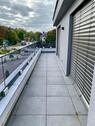 Foto - Moderne, lichtdurchflutete Wohnung mit umlaufender Terrasse