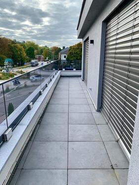 Foto - Moderne, lichtdurchflutete Wohnung mit umlaufender Terrasse