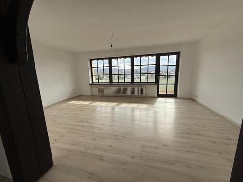 Foto - 4 ZKB, 100 m², Balkon, Gäste-WC, Stellplatz, provisionsfrei