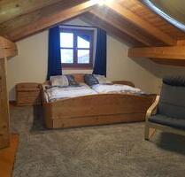 WG-Zimmer im Dachgeschoß 30qm möbliert in gemühtlichem Einfamilien-Haus mit Garten in Oberdarching - Valley