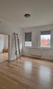 Foto - **helle 5-Zimmer Wohnung mit eigenem Garten **