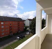Schöne Lichtdurchflutete 3 Zimmer- Wohnung mit Südbalkon und Stellplatz in Chemnitz