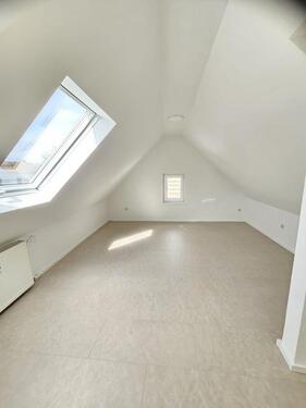 Foto - Charmante 2-Zimmer-Dachgeschosswohnung mit Einbauküche in ruhiger Lage von Gießen